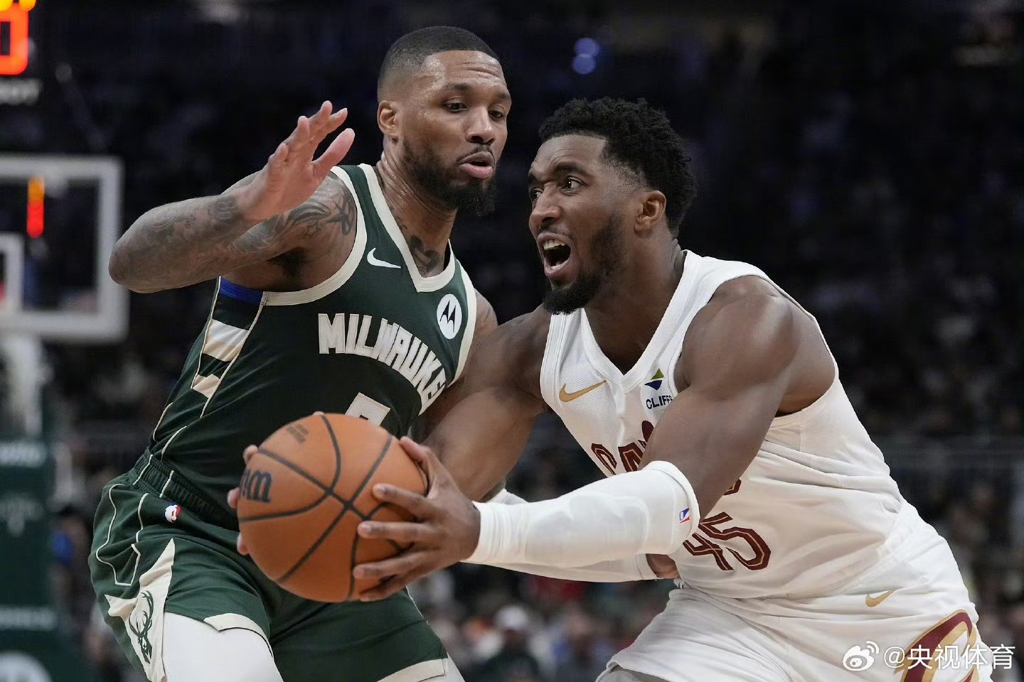 开云下载-雄鹿绝杀辽宁队，麦科勒姆点燃赛场